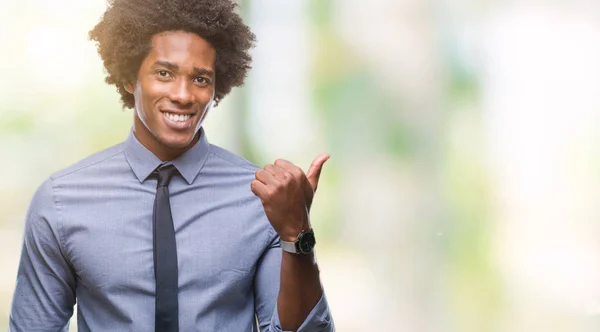 Afro Amerikansk Affärsman Över Isolerade Bakgrund Leende Med Glada Ansikte — Stockfoto