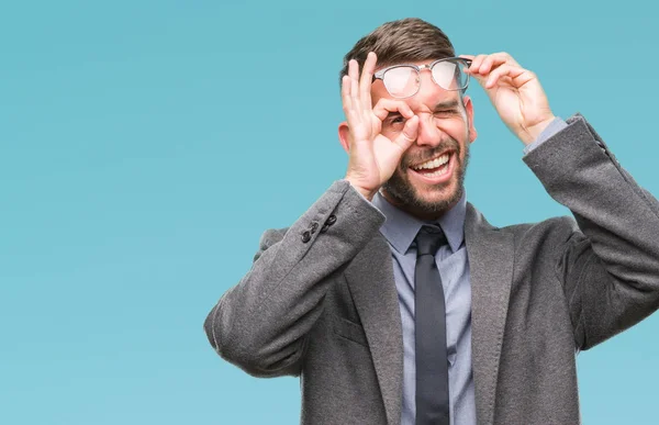 Jonge Knappe Zakenman Geïsoleerde Achtergrond Doen Gebaar Met Hand Glimlachen — Stockfoto