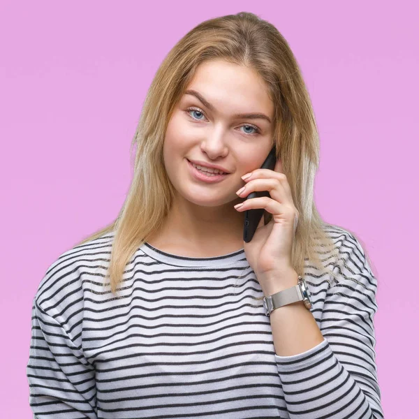 Mujer Caucásica Joven Mostrando Pantalla Del Teléfono Inteligente Sobre Fondo —  Fotos de Stock