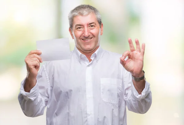 Bello Uomo Anziano Possesso Carta Bianca Sfondo Isolato Facendo Segno — Foto Stock