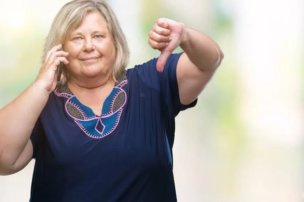 Senior Size Caucasian Woman Talking Phone Isolated Background Angry Face — Stock Photo, Image