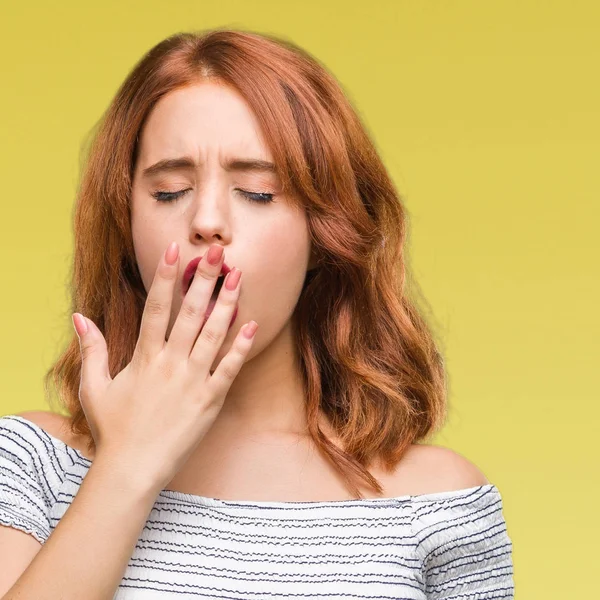 Mooie Jongedame Geïsoleerde Achtergrond Verveeld Geeuwen Moe Die Betrekking Hebben — Stockfoto