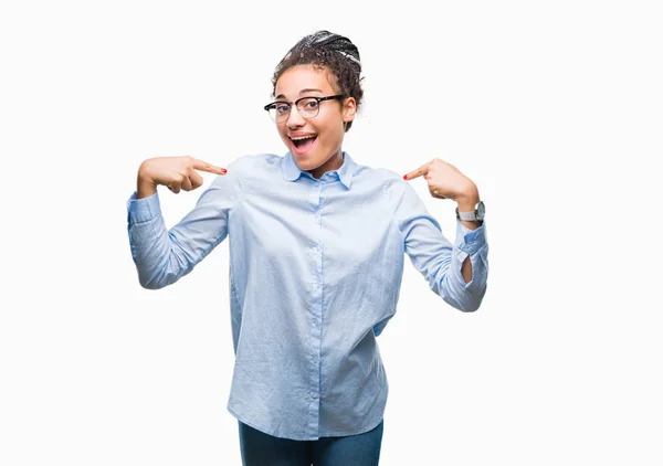 Joven Chica Negocios Afroamericana Trenzada Pelo Usando Gafas Sobre Fondo —  Fotos de Stock