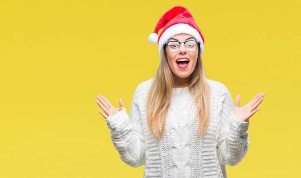 Junge Schöne Frau Mit Weihnachtsmütze Über Isoliertem Hintergrund Feiert Verrückt — Stockfoto