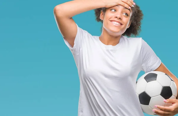 Joven Hermosa Afroamericana Sosteniendo Pelota Fútbol Sobre Fondo Aislado Estresado —  Fotos de Stock