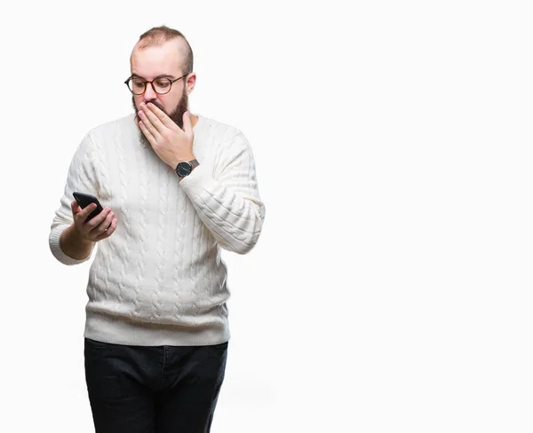 Giovane Uomo Hipster Caucasico Sms Invio Messaggi Utilizzando Smartphone Isolata — Foto Stock