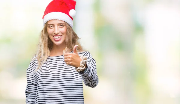 Красивая Молодая Блондинка Рождественской Шляпе Изолированном Фоне Делает Счастливый Жест — стоковое фото