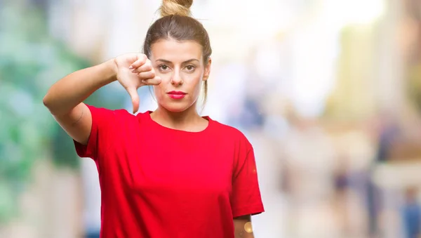 Jovem Bela Mulher Sobre Fundo Isolado Olhando Infeliz Irritado Mostrando — Fotografia de Stock