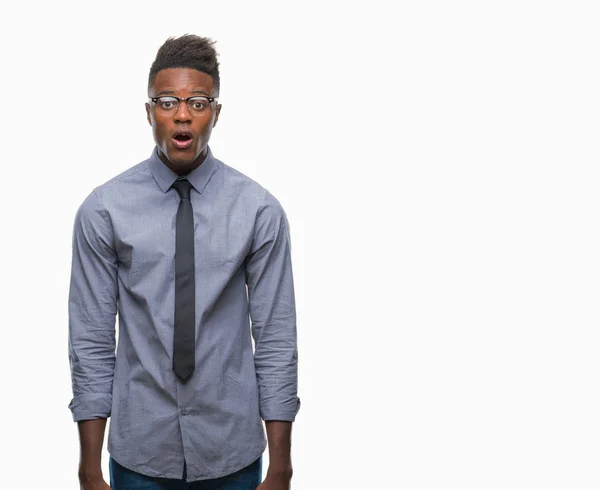 Junger Afrikanisch Amerikanischer Geschäftsmann Mit Isoliertem Hintergrund Verängstigt Und Schockiert — Stockfoto
