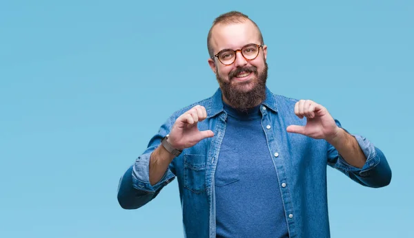 Unga Kaukasiska Hipster Mannen Bär Glasögon Över Isolerade Bakgrund Ser — Stockfoto