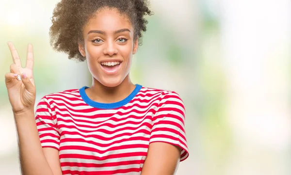 Unga Afro Amerikansk Kvinna Över Isolerade Bakgrund Leende Med Glada — Stockfoto