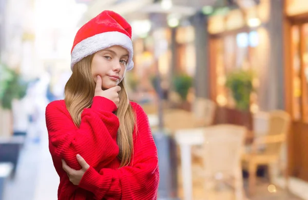 Mladá Krásná Dívka Která Nosí Vánoční Čepice Izolované Pozadí Sebevědomým — Stock fotografie