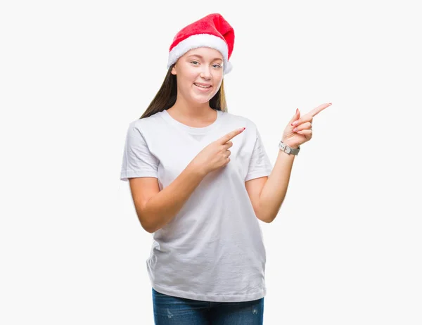 Giovane Bella Donna Caucasica Indossa Cappello Natale Sfondo Isolato Sorridente — Foto Stock