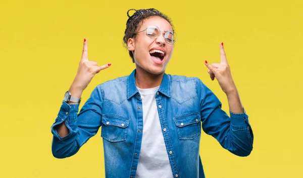 Joven Chica Afroamericana Trenzada Pelo Usando Gafas Sobre Fondo Aislado —  Fotos de Stock