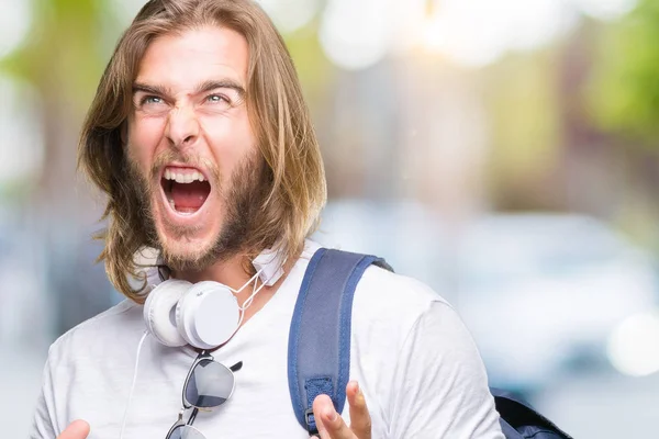 Jonge Knappe Toeristische Man Met Lang Haar Dragen Rugzak Geïsoleerde — Stockfoto