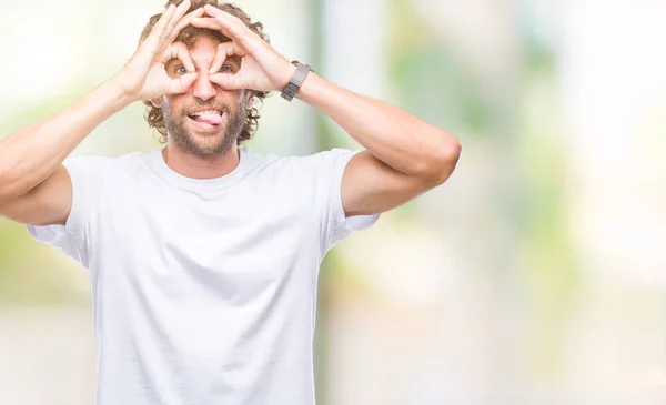 Hombre Modelo Hispano Guapo Sobre Fondo Aislado Haciendo Buen Gesto —  Fotos de Stock