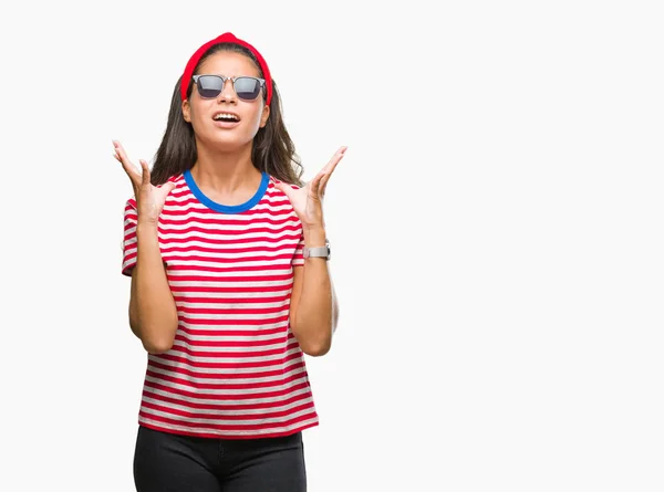 Joven Mujer Árabe Hermosa Con Gafas Sol Sobre Fondo Aislado —  Fotos de Stock