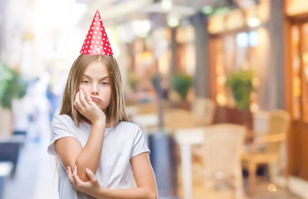 Young Beautiful Girl Wearing Birthday Cap Isolated Background Thinking Looking — Stock Photo, Image