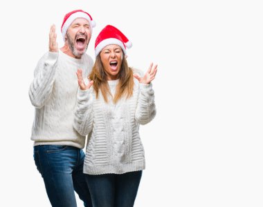 Arka plan deli kutluyor orta yaş İspanyol çift üzerinde Noel şapka izole ve crazy arms ile başarı için kaldırdı ve heyecanlı çığlık gözler kapalı. Kazanan kavramı