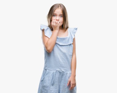 Genç güzel kız yüzünden stresli ve gergin ile izole arka plan tırnak ısırma dudaklarından eller. Anksiyete sorunu.