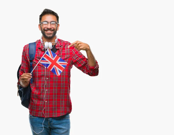 Adulto Hispânico Estudante Homem Segurando Passaporte Reino Unido Sobre Fundo — Fotografia de Stock