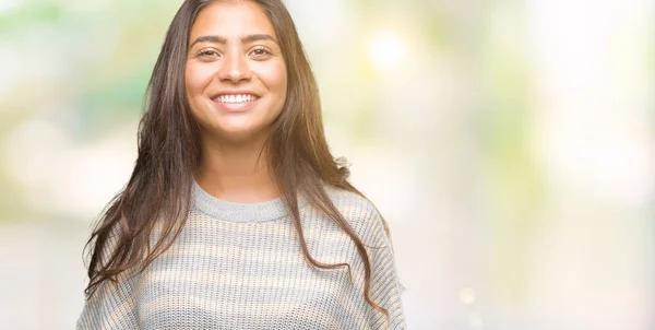 Jonge Mooie Arabische Vrouw Winter Trui Dragen Geïsoleerde Achtergrond Met — Stockfoto