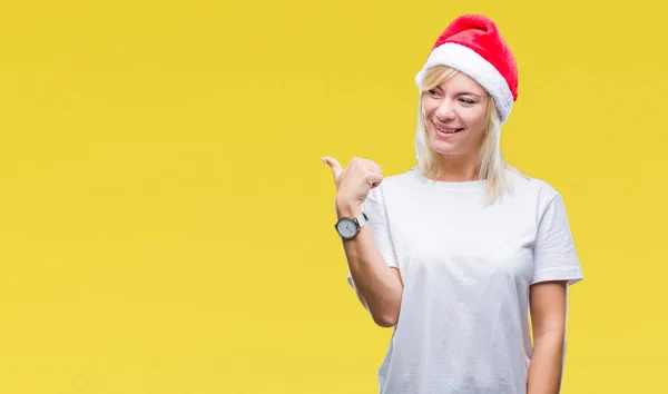 Junge Schöne Blonde Frau Trägt Weihnachtsmütze Über Isoliertem Hintergrund Lächelnd — Stockfoto