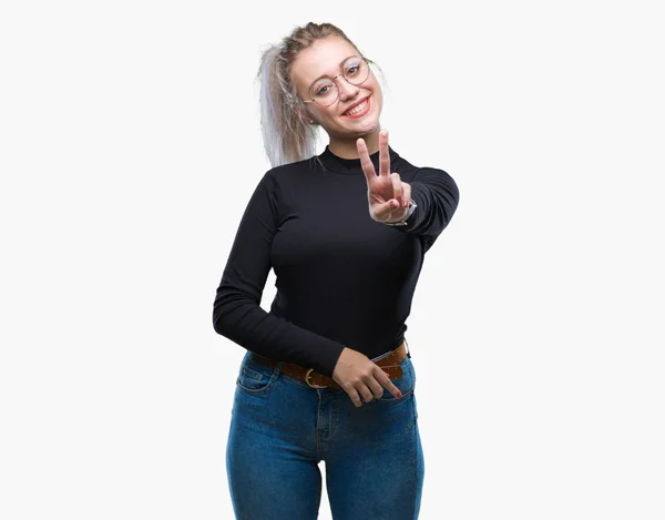 Mujer Rubia Joven Con Gafas Sobre Fondo Aislado Sonriendo Con — Foto de Stock