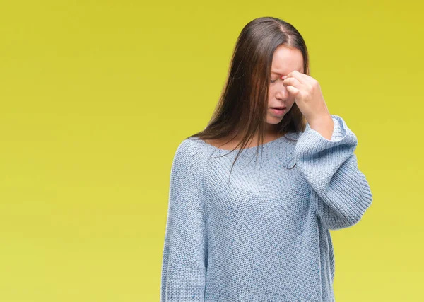 Mulher Branca Bonita Nova Vestindo Camisola Inverno Sobre Fundo Isolado — Fotografia de Stock