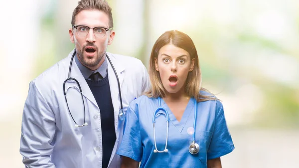 Young Couple Doctor Surgeon Isolated Background Afraid Shocked Surprise Expression — Stock Photo, Image