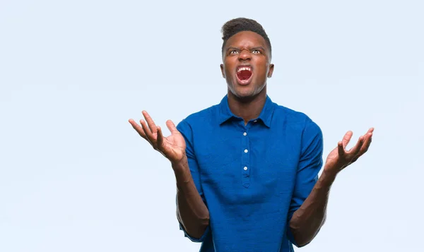 Młody Człowiek African American Nad Crazy Białym Tle Mad Krzycząc — Zdjęcie stockowe