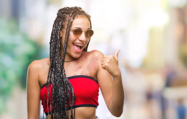 Cabello Trenzado Joven Afroamericano Con Marca Nacimiento Con Gafas Sol —  Fotos de Stock