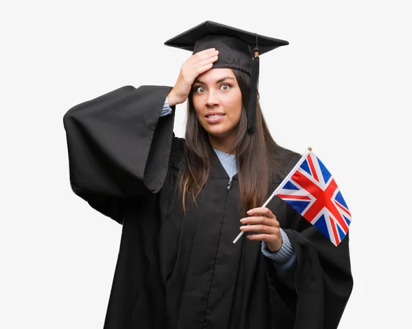 Młoda Kobieta Hiszpanin Noszenia Ukończył Gospodarstwa Jednolitego Flaga Wielka Brytania — Zdjęcie stockowe