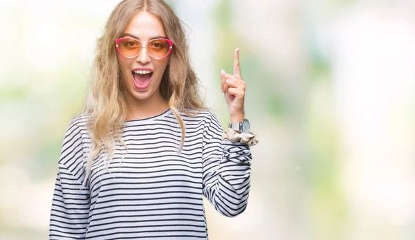 Schöne Junge Blonde Frau Mit Sonnenbrille Über Isoliertem Hintergrund Mit — Stockfoto