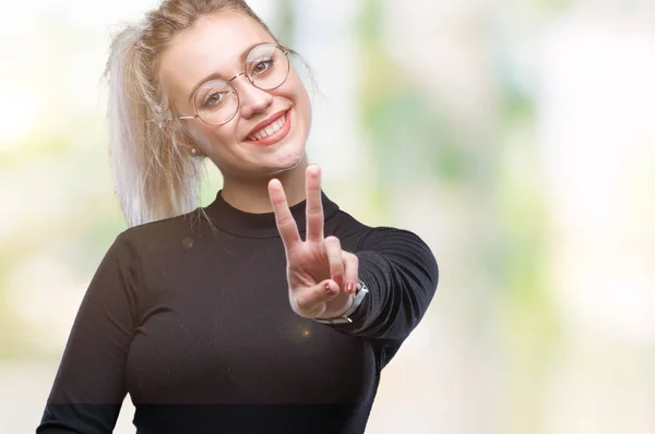 Wanita Pirang Muda Memakai Kacamata Atas Latar Belakang Terisolasi Tersenyum — Stok Foto