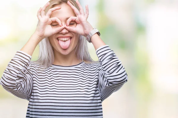 Młoda Blond Kobieta Białym Tle Robi Gest Jak Lornetki Przyklejania — Zdjęcie stockowe