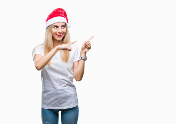 Joven Hermosa Mujer Rubia Sombrero Navidad Sobre Fondo Aislado Sonriendo — Foto de Stock