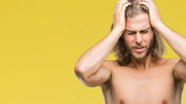Genç Yakışıklı Gömleksiz Adam Uzun Saçlı Seksi Vücut Çünkü Umutsuz — Stok fotoğraf
