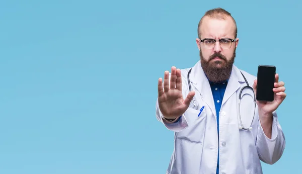 Joven Médico Que Muestra Pantalla Del Teléfono Inteligente Sobre Fondo —  Fotos de Stock