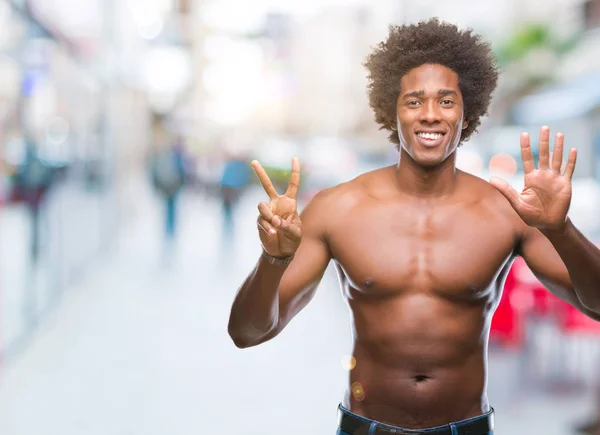 Afro Americano Sin Camisa Hombre Mostrando Desnudo Cuerpo Sobre Aislado — Foto de Stock