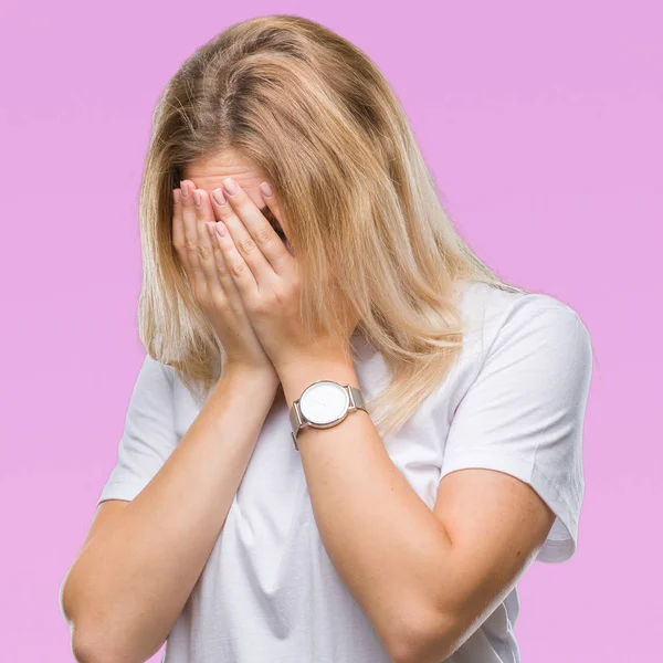 Mulher Branca Jovem Sobre Fundo Isolado Com Expressão Triste Cobrindo — Fotografia de Stock