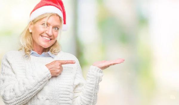 Blonde Vrouw Van Middelbare Leeftijd Met Kerst Hoed Geïsoleerde Achtergrond — Stockfoto