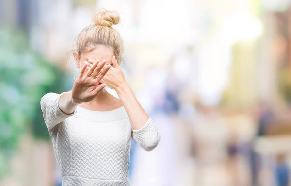 Junge Schöne Blonde Und Blaue Augen Frau Über Isoliertem Hintergrund — Stockfoto