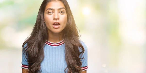 Mujer Árabe Hermosa Joven Sobre Fondo Aislado Miedo Conmocionado Con — Foto de Stock