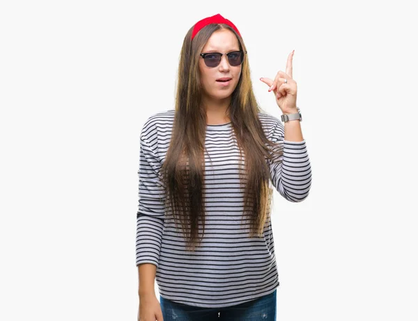Junge Schöne Kaukasische Frau Mit Sonnenbrille Über Isoliertem Hintergrund Mit — Stockfoto