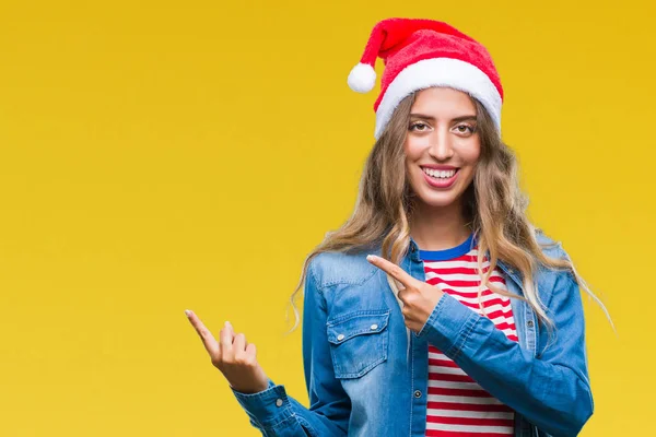 Linda Jovem Loira Usando Chapéu Natal Sobre Fundo Isolado Sorrindo — Fotografia de Stock