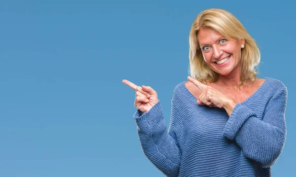 Blonde Frau Mittleren Alters Winterpullover Vor Isoliertem Hintergrund Lächelnd Und — Stockfoto