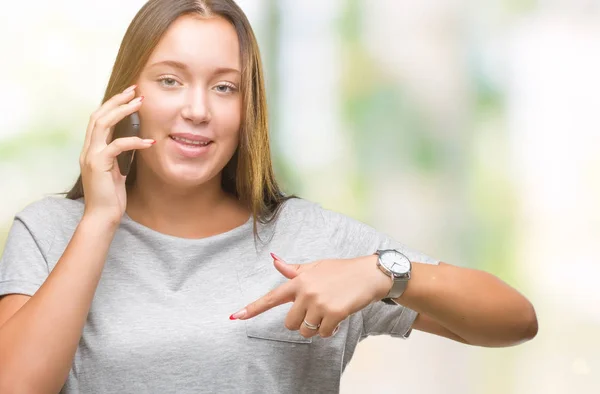 Jovem Bela Mulher Caucasiana Falando Smartphone Sobre Fundo Isolado Com — Fotografia de Stock