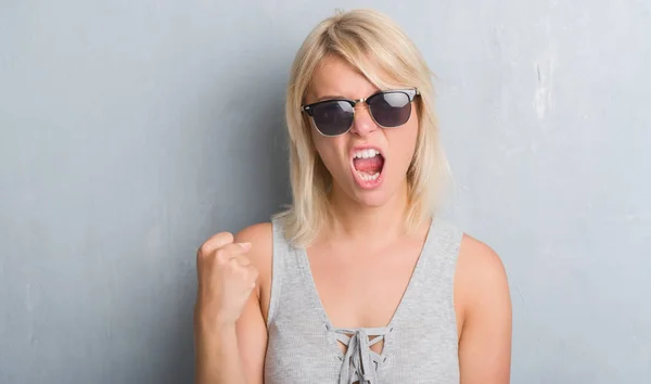 Adult Caucasian Woman Grunge Grey Wall Wearing Sunglasses Annoyed Frustrated — Stock Photo, Image