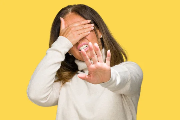 Bella Donna Adulta Mezza Età Che Indossa Maglione Invernale Sfondo — Foto Stock